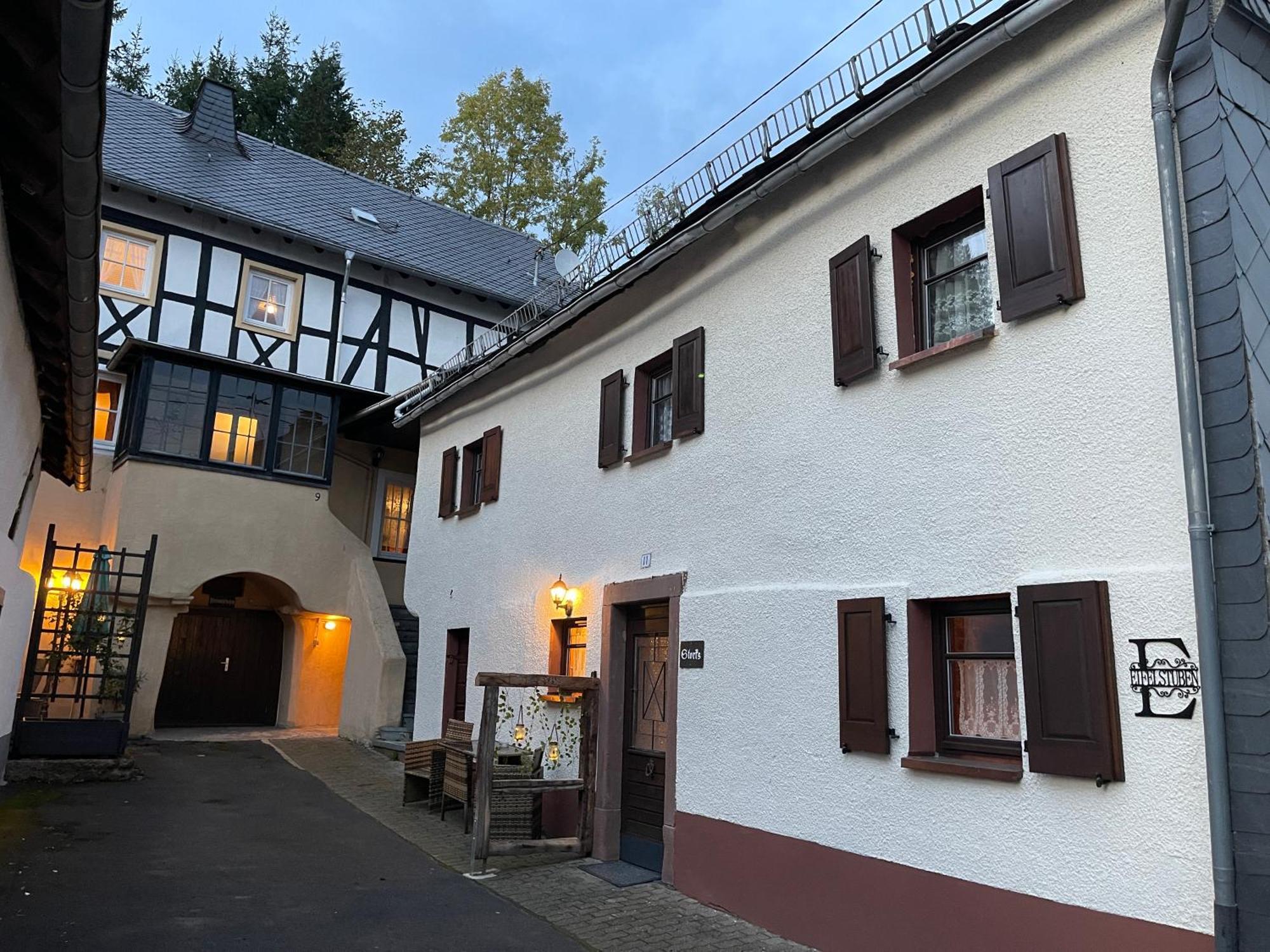 Ferienhaus Eifelstuben Mit Charme - Bauernstube Vulkaneifel - Naehe See Und Burgruine Ulmen ภายนอก รูปภาพ